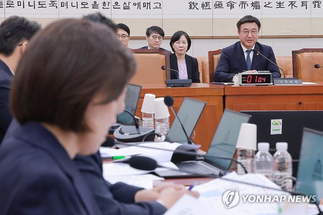 중수청법 관련 질의에 답변하는 윤호중 장관