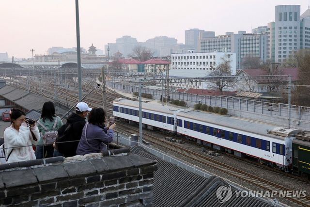 베이징역에서 출발하는 북중 여객열차 