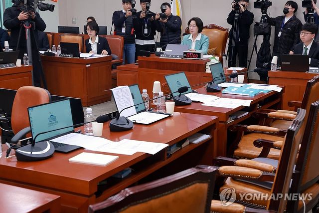 중수청법 처리 직전 퇴장한 국민의힘 법사위원들