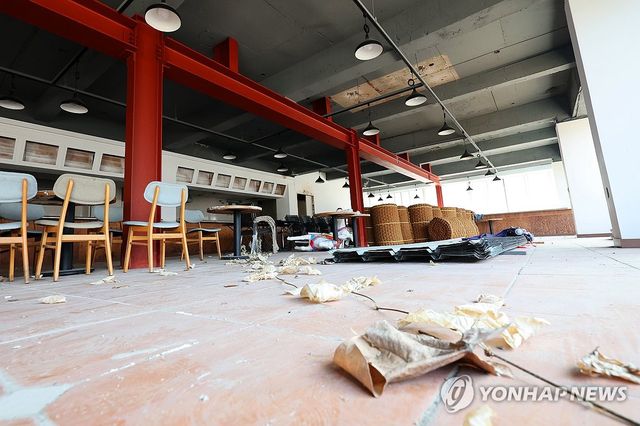 켜켜이 쌓인 먼지