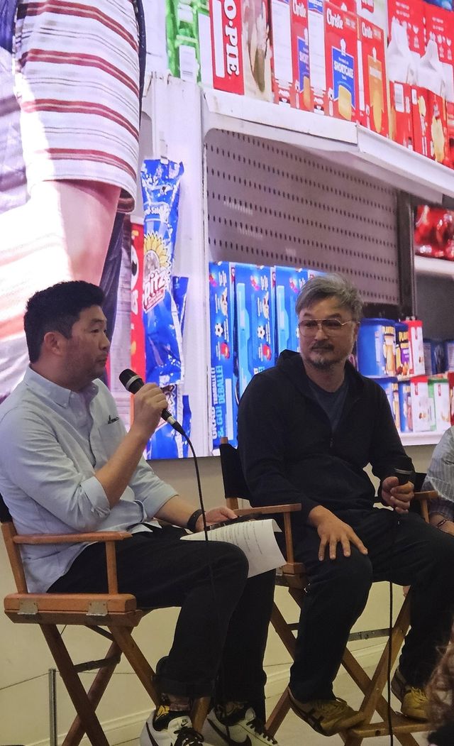 연극 '김씨네 편의점' 각본을 쓴 배우 최인섭(좌)