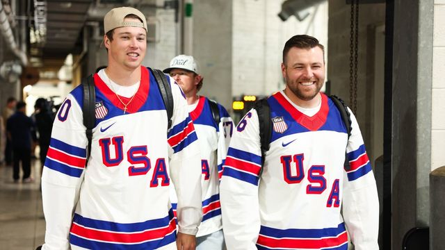 아이스하키 유니폼 입고 WBC 결승전 입장하는 미국 야구대표팀