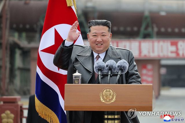 김정은, 상원세멘트연합기업소 노동자들 격려