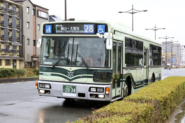 교토시내를 운행하는 버스