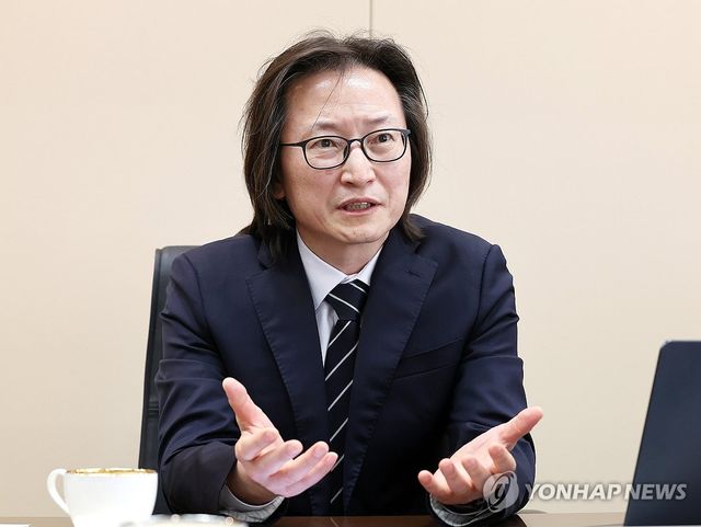 연합뉴스와 인터뷰하는 주병기 공정거래위원장