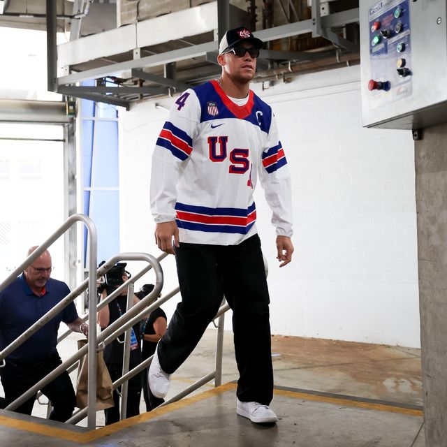 아이스하키 유니폼 입고 등장한 미국 야구대표팀 주장 에런 저지