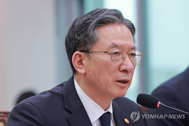 공소청법 관련 질의에 답하는 정성호 법무부 장관