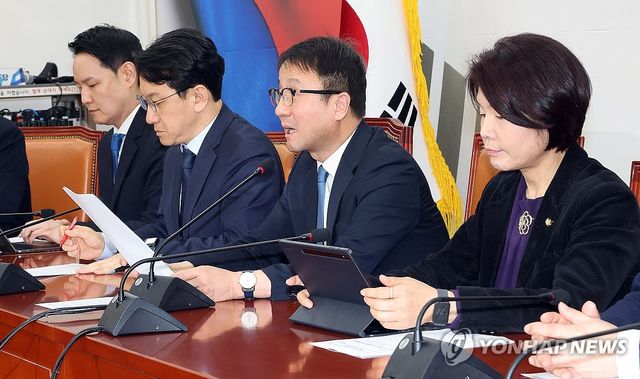 민주당 정책조정회의 발언하는 한병도 원내대표