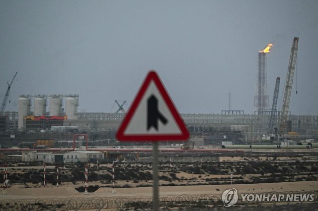 (AFP=연합뉴스) 지난 2일 카타르 라스라판 산업단지 내 카타르 에너지 가동시설의 모습.[재판매 및 DB 금지]