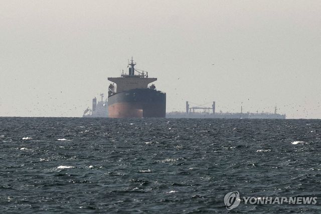 호르무즈 해협 부근에 떠 있는 유조선