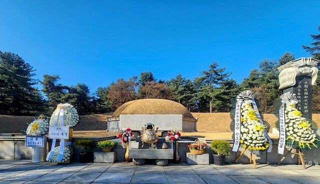 프란체스카 도너 리 여사 기일에 비치된 이재명 대통령 명의 조화