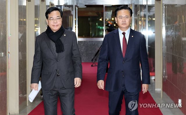 의장실 향하는 송언석·유상범