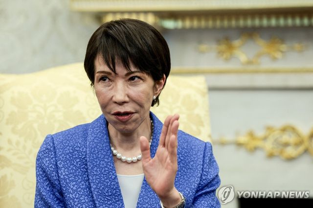 도널드 트럼프 대통령과 회담하는 다카이치 일본 총리