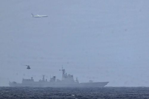 지난 2월 필리핀·대만 간 바시해협의 중국군 함정과 미군 항공기
