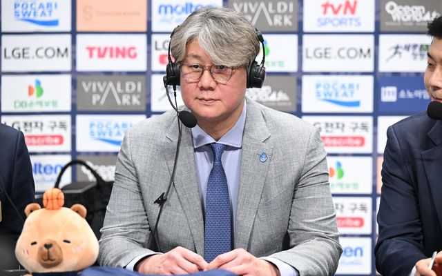 인터뷰하는 고양 소노 손창환 감독