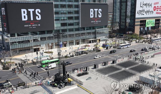 BTS 공연 준비로 분주한 광화문광장