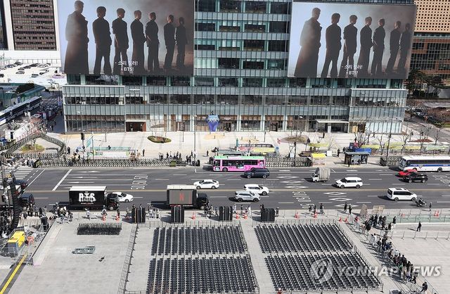 BTS 공연 준비로 분주한 광화문광장
