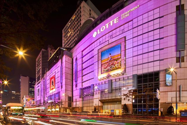 롯데백화점, 명동서 K팝 팬 환영 '웰컴라이트' 점등