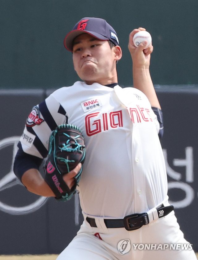 역투하는 김진욱