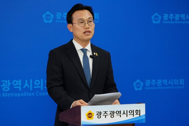 기자회견하는 정달성 예비후보