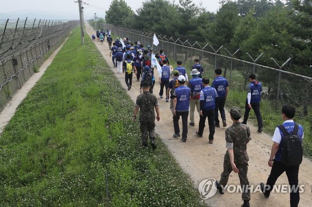 임진강변 철책길