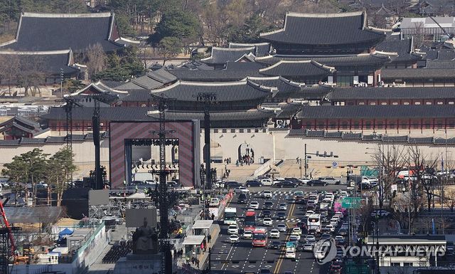 BTS 공연 준비로 분주한 광화문광장