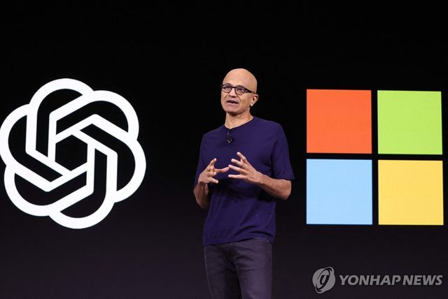 오픈AI와의 협업을 설명하는 사티아 나델라 MS CEO