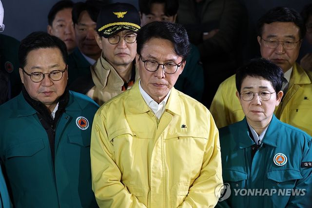 대전 공장 화재 현장 찾은 김민석 총리