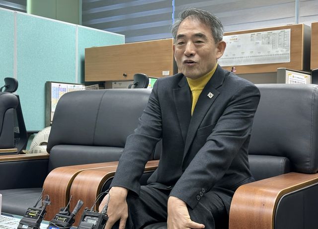 기자간담회하는 윤준병 민주당 전북특별자치도당위원장