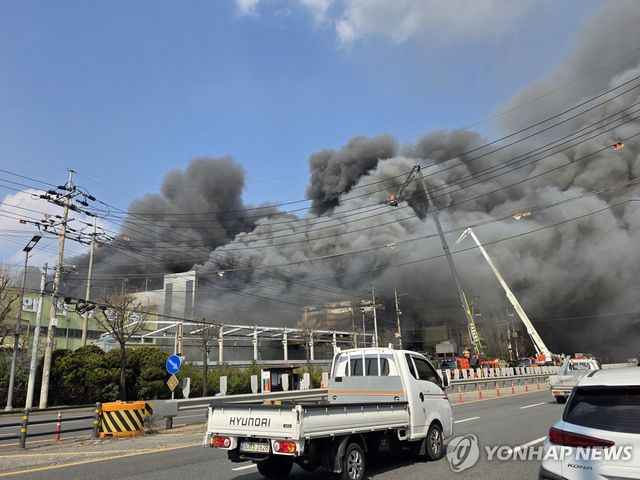 대전 문평동 자동차부품 제조공장서 불…대응 2단계 발령