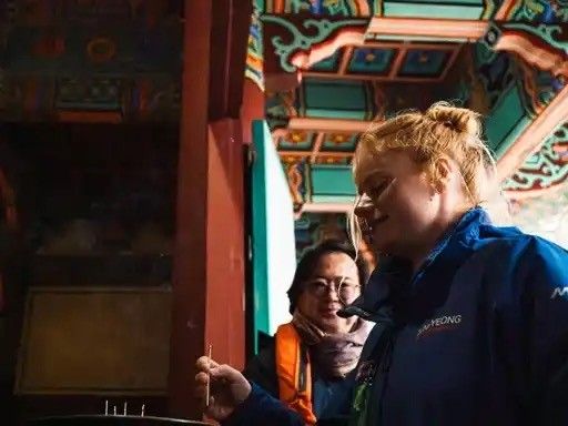 클리퍼 세계일주 요트대회 기항지인 통영에 머문 루 부어만 씨