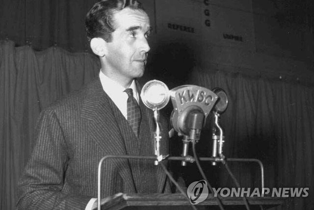 CBS 라디오 방송인 에드워드 머로 