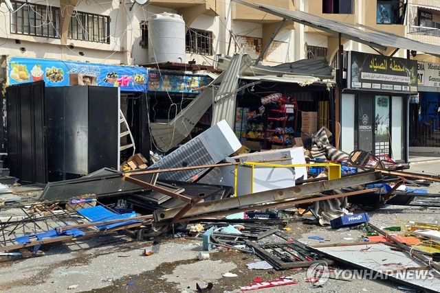 이스라엘군 공습으로 파괴된 레바논 남부 해안 도시