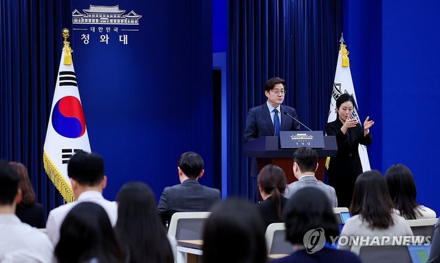 홍익표 정무수석, 서울-양평 고속도로 사업 재개 관련 브리핑