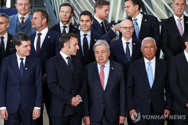 중동 위기 관련 브뤼셀서 열린 정상회의 참석한 EU 정상들