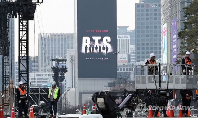 BTS 컴백 광화문 공연 무대 설치