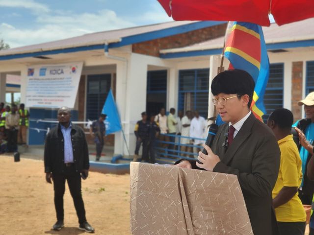 보건센터 준공식서 축사 하는 최연재 코이카 DR콩고 사무소장