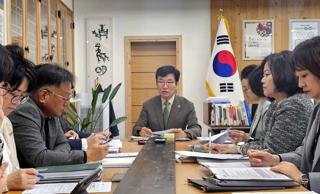 기획회의 주재하는 윤건영 충북교육감