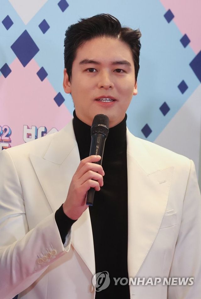 인사말 하는 이장우