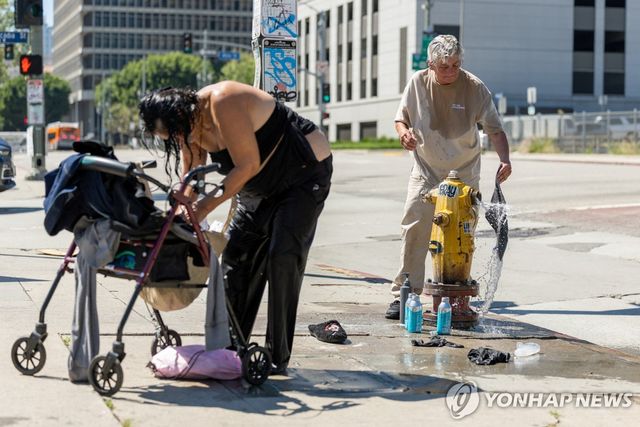 열기 식히는 캘리포니아 주민들