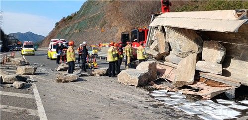 화물차 사고 현장