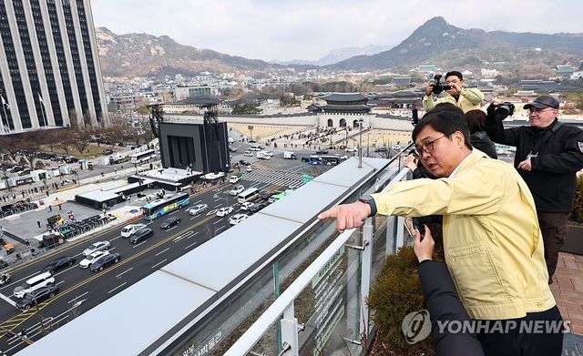최휘영 장관, BTS 컴백 행사 현장 점검