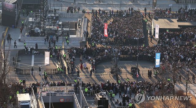 '벌써 가득찬 객석'