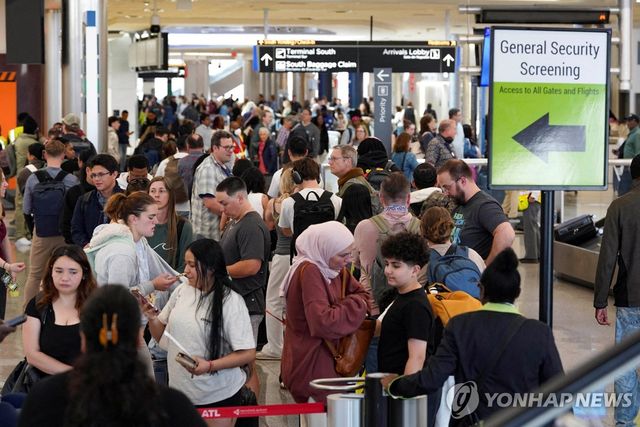 혼잡한 하츠필드-잭슨 애틀랜타 국제 공항