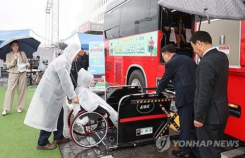 경남도가 운영하는 장애인 전용 관광버스