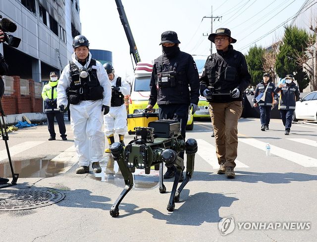 인명 수색 돕는 '로봇개'