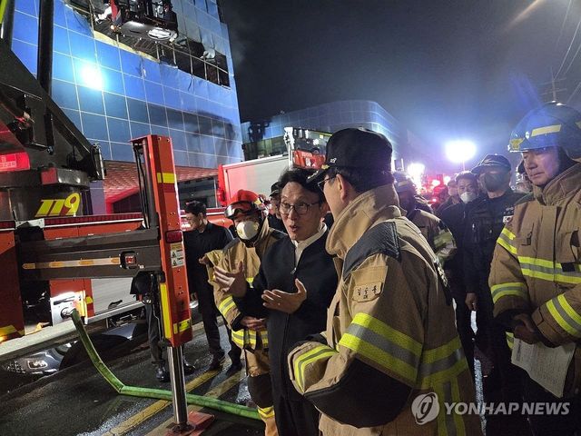 실종자 수색 상황 살피는 김민석 총리