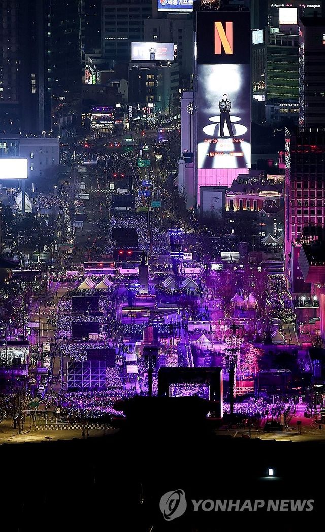 광화문광장 채운 보랏빛 물결