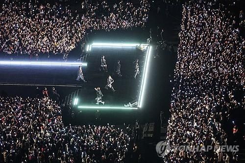 다시 아미들 앞에 선 방탄소년단