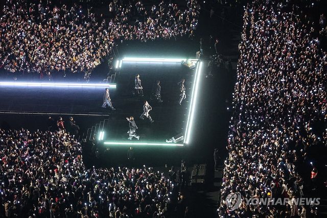 다시 아미들 앞에 선 방탄소년단